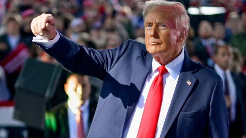 Universidades americanas alertam alunos estrangeiros de férias no exterior que voltem aos EUA antes que Trump assuma