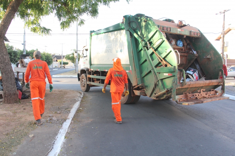 Montanha de lixo: mutirão retira 364 toneladas de resíduos em bairro de Cuiabá
