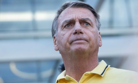 Moraes autoriza Bolsonaro a deixar prisão domiciliar e ir a hospital