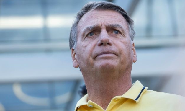 Moraes autoriza Bolsonaro a deixar prisão domiciliar e ir a hospital