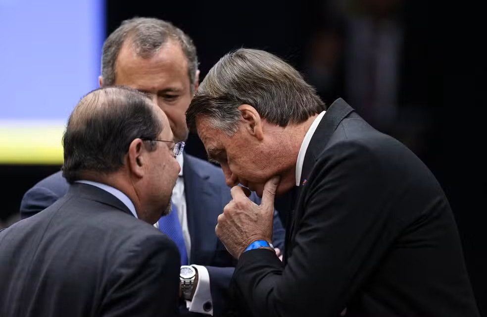 Defesa de Bolsonaro comemora voto de Fux, e vai usá-lo para pedir até embargos infringentes, que podem levar ação ao plenário