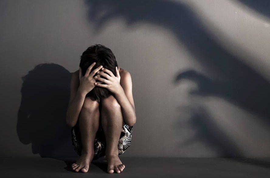 CRIME ABOMINÁVEL – Mãe flagra ex-namorado abusando do filho de 5 anos em Cuiabá