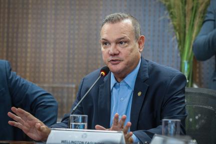 Wellington Fagundes – Senador vai até o Japão para conseguir novos mercados para carne bovina.