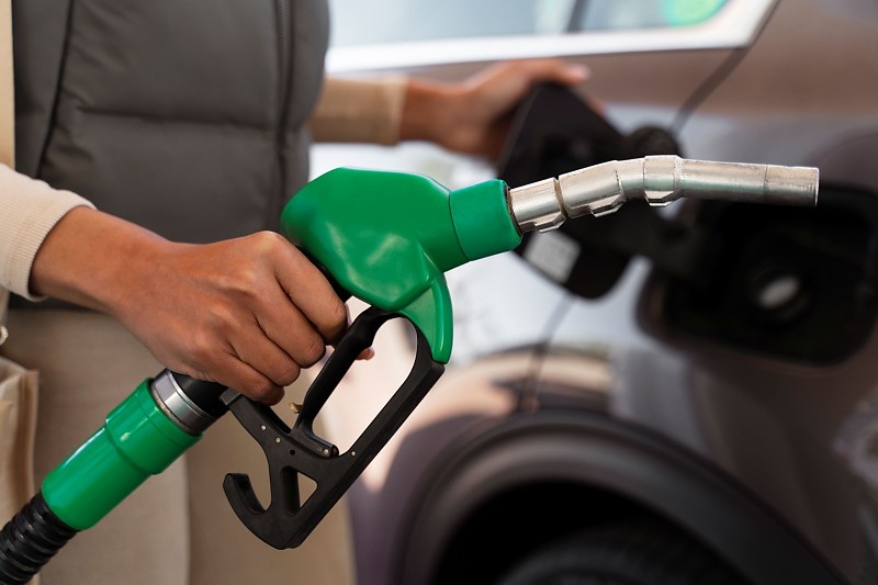 PESO NO BOLSO – Gasolina dispara em Cuiabá e fica quase 30% mais cara em três anos