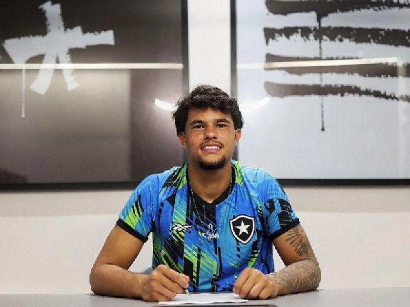 Filho de Eliza Samudio, Bruninho assina 1º contrato profissional com o Botafogo