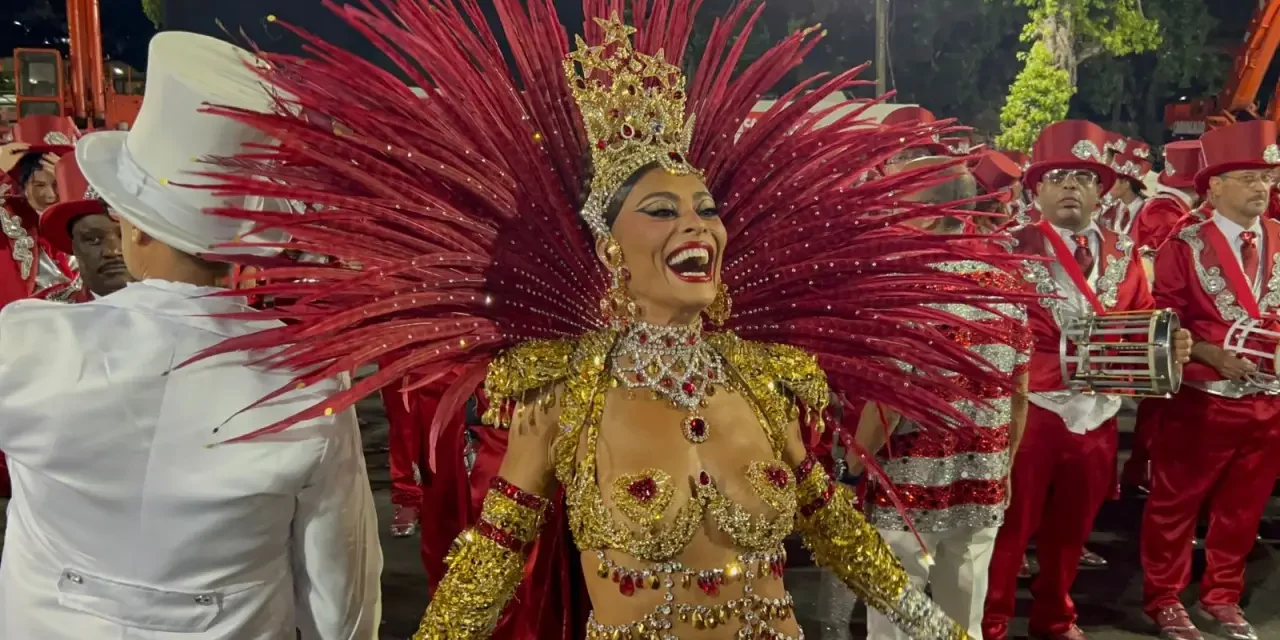 Juliana Paes mostra os bastidores de fantasia avaliada em meio milhão de reais