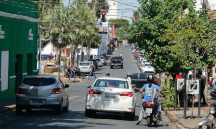 Comércio abre normalmente no feriadão e repartições públicas voltam só na quinta