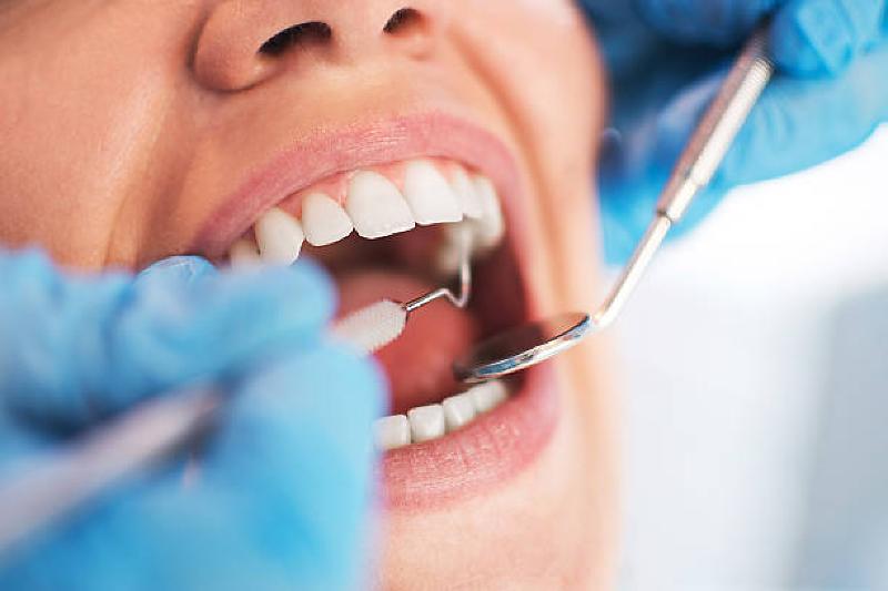 Odonto Company é condenada por erro em prótese dentária em Cuiabá