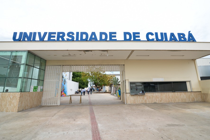 MEC pune Unic e faculdade no interior por baixa nota em Medicina