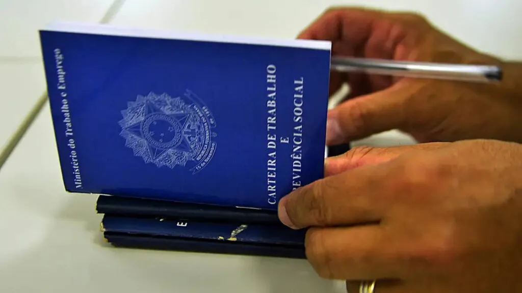 Brasil cria 255,3 mil postos de trabalho em fevereiro, aponta Caged