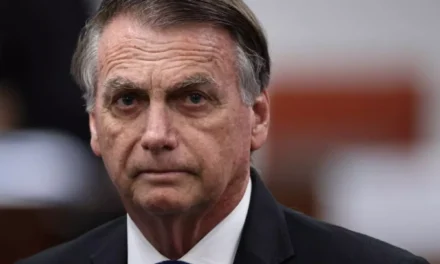Bolsonaro deixa a UTI, mas não tem previsão de alta hospitalar
