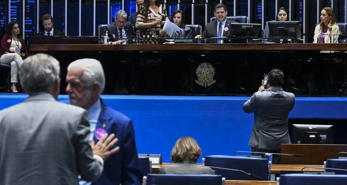 Senado aprova reestruturação de carreiras do serviço público federal