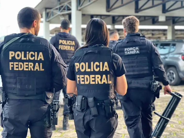 PF faz operação para combater apologia ao nazismo na internet