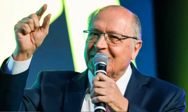 Governo anuncia programa de R$ 10 bi para financiar máquinas agrícolas durante a Agrishow