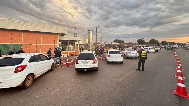 Motoristas são presos durante blitz em VG