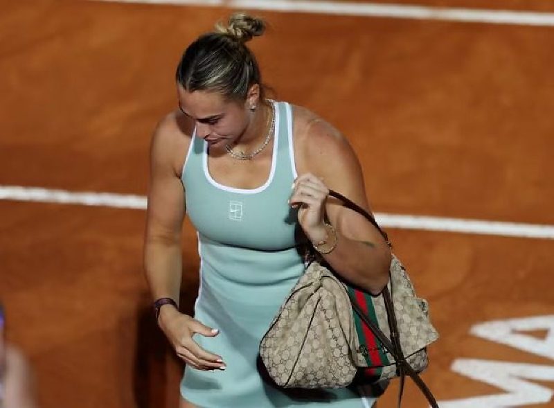 Aryna Sabalenka vira queridinha do luxo e desfila joias de 200 quilates até no saibro de Roland Garros