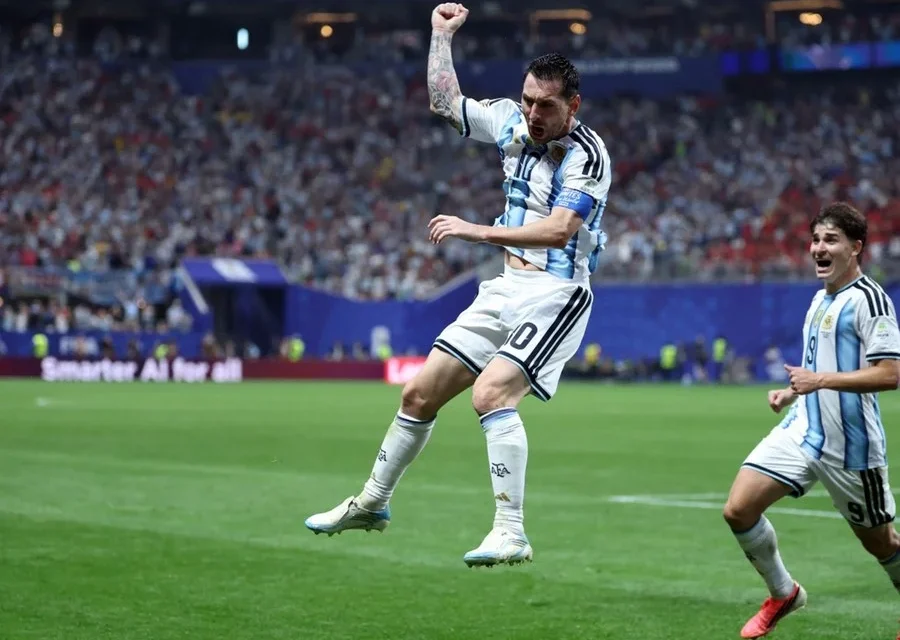 Com virada histórica Argentina passa.