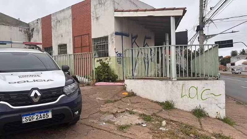 Casa onde homem foi degolado no Centro de Cuiabá é interditada