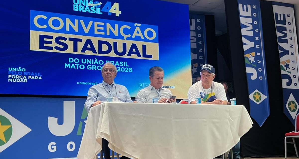 Deputado chama Mauro de traidor na mesa de convenção e vaias tomam conta do espaço