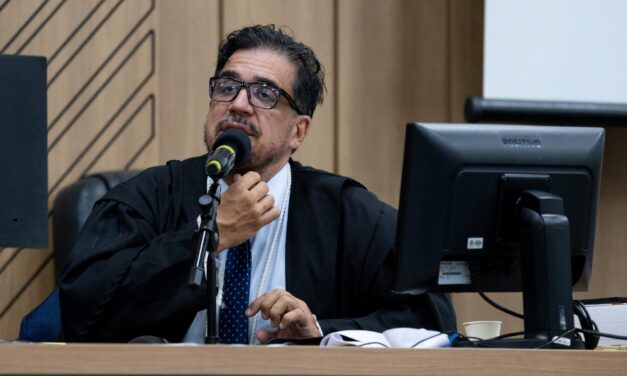 “A lei, e não a opinião pública, define quem fica preso”: a decisão que devolveu a liberdade a policial aposentado em Cuiabá