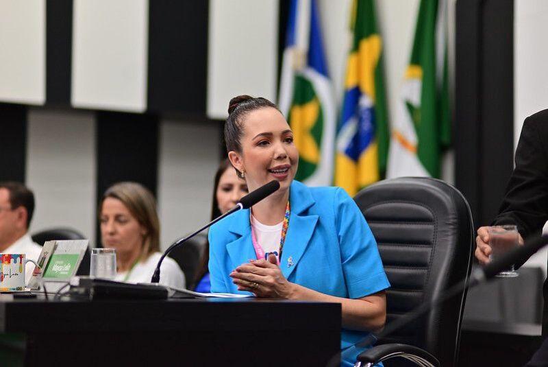 Maysa sai em defesa das mães de Cuiabá.