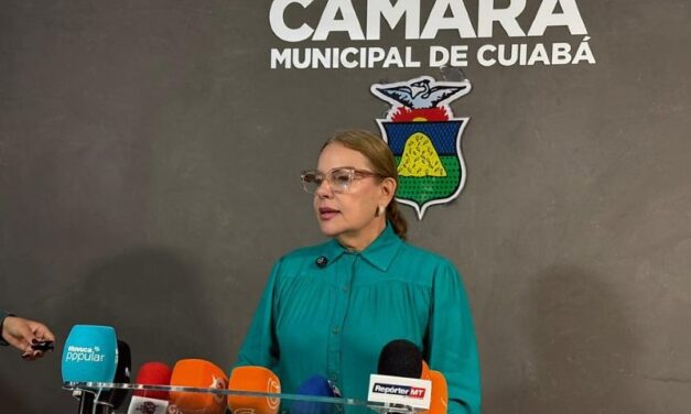Comissão aprova parecer que libera reeleição de Paula Calil à Presidência da Câmara de Cuiabá