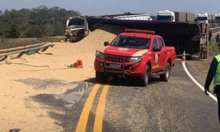 Caminhoneiro morre preso às ferragens em batida com veículo de carga na MT-130