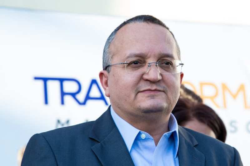 TRE-MT manda Meta revelar dono de perfil que atacou Pedro Taques