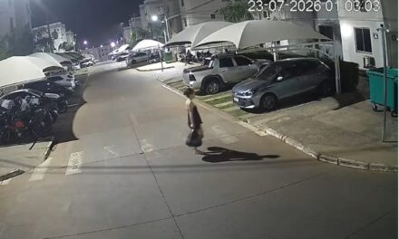 Imagens mostra mãe descartando recém-nascida em lixeira de condomínio em Várzea Grande
