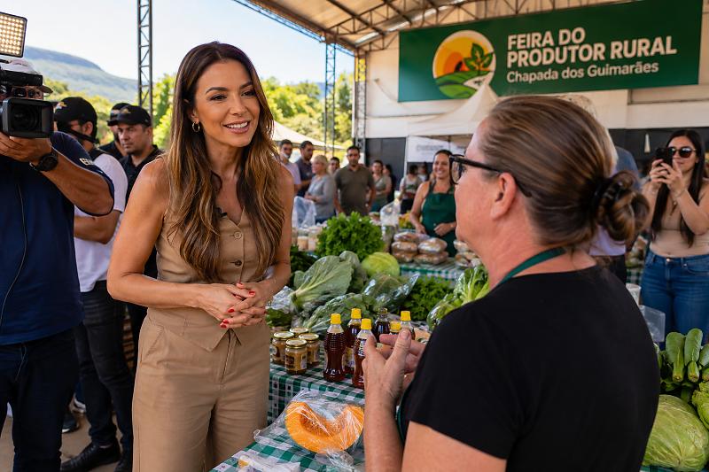 Apresentadora Patrícia poeta visita Chapada dos Guimarães
