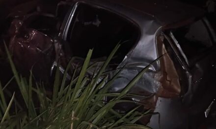 Mãe e filho morrem após carro capotar perto de Primavera do Leste