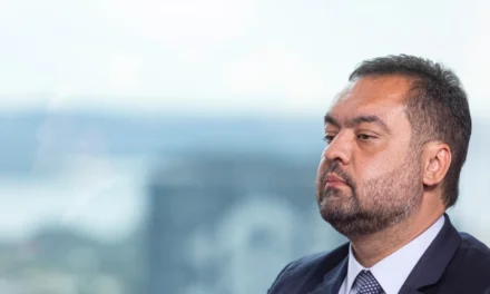 Cláudio Castro é alvo de buscas da PF em operação contra Refit