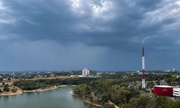 Madrugada de Alívio: Chuva cai a noite toda em Cuiabá e quebra onda de calor intenso