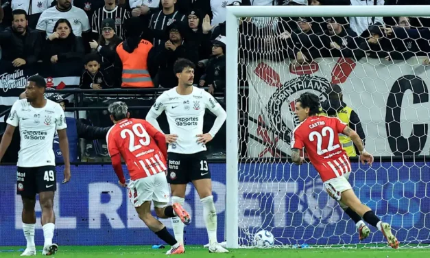 Trauma em Itaquera: Estudiantes vence na Arena e elimina Corinthians da Libertadores com pênalti isolado por Memphis Depay