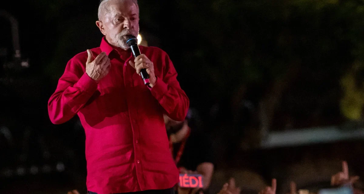 “Mulheres aprendem a tomar toque desde pequenas”, diz Lula em comício.