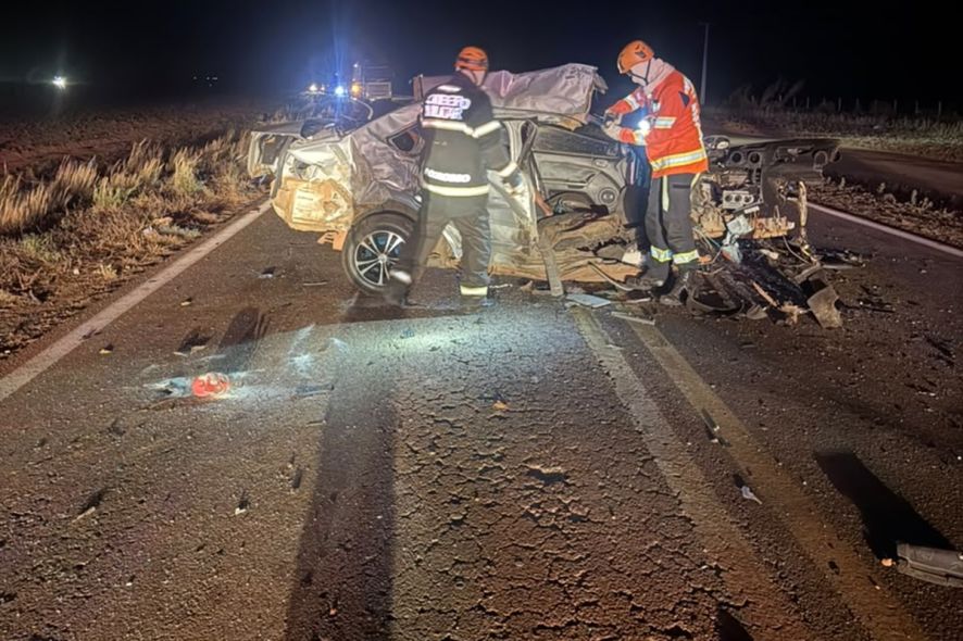 Homem morre após batida entre Fiesta e Ranger em MT.