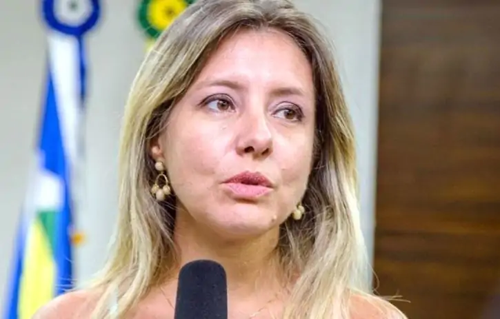 Flávia Moretti não paga multa e Justiça ameaça bloquear contas e bens