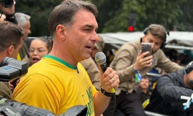 Flávio Bolsonaro chama Moraes de “laranja podre” e diz que ministro não pode “contaminar” o STF