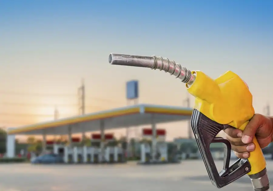 Lula corta impostos e gasolina pode ficar mais barata