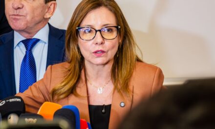 Flávia reage a Ananias após ameaça de expulsão: “Acho injusta”