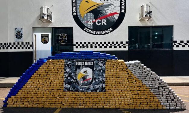 Força Tática apreende 1,3 tonelada de maconha; traficante foge