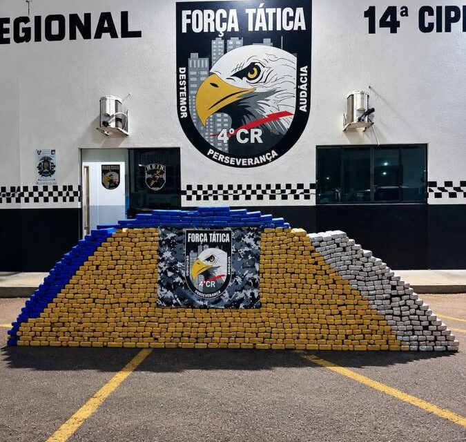 Força Tática apreende 1,3 tonelada de maconha; traficante foge